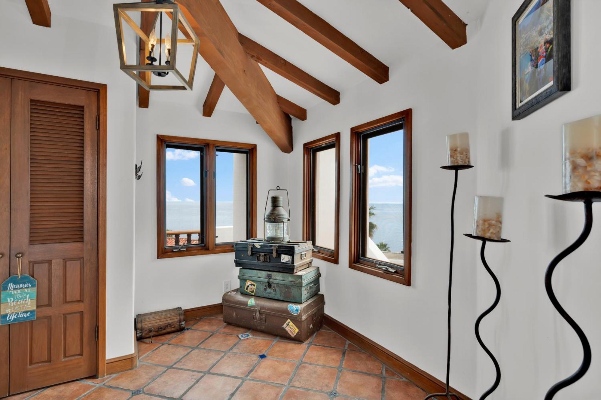 Gorgeous Oceanfront Villa With Panoramic Views อาวาลอน ภายนอก รูปภาพ