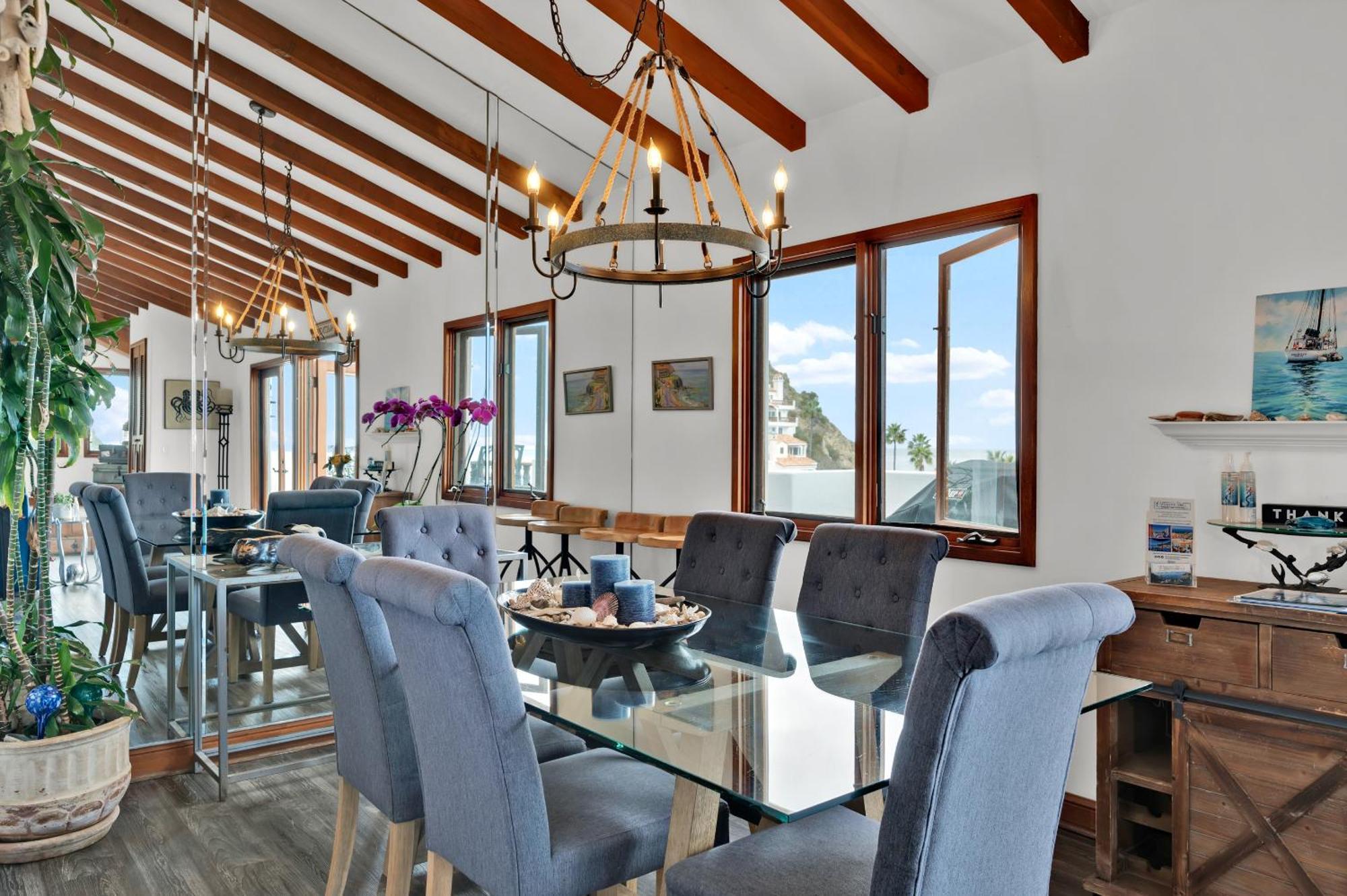 Gorgeous Oceanfront Villa With Panoramic Views อาวาลอน ภายนอก รูปภาพ